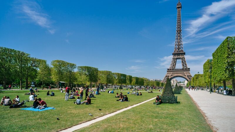 Dos personas son arrestadas en París por la violación de una mexicana cerca de la Torre Eiffel