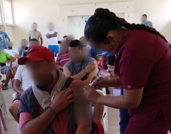 Aplican refuerzo de vacuna contra COVID-19 en CEDES Reynosa