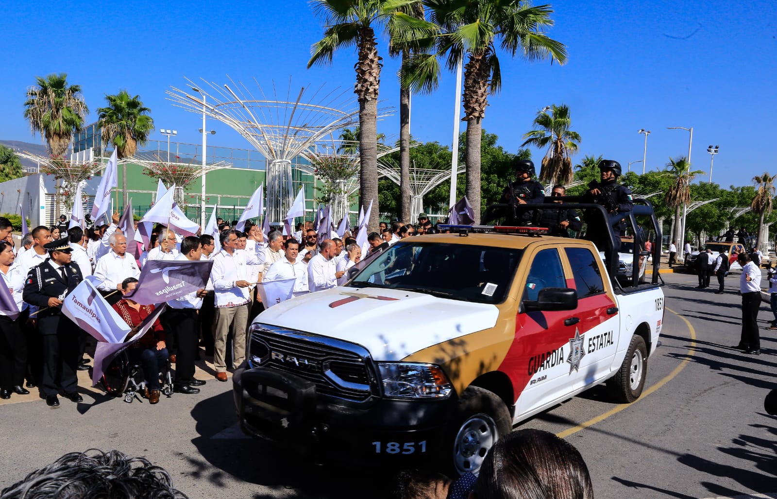 Entrega Gobernador cien patrullas más a la Guardia Estatal