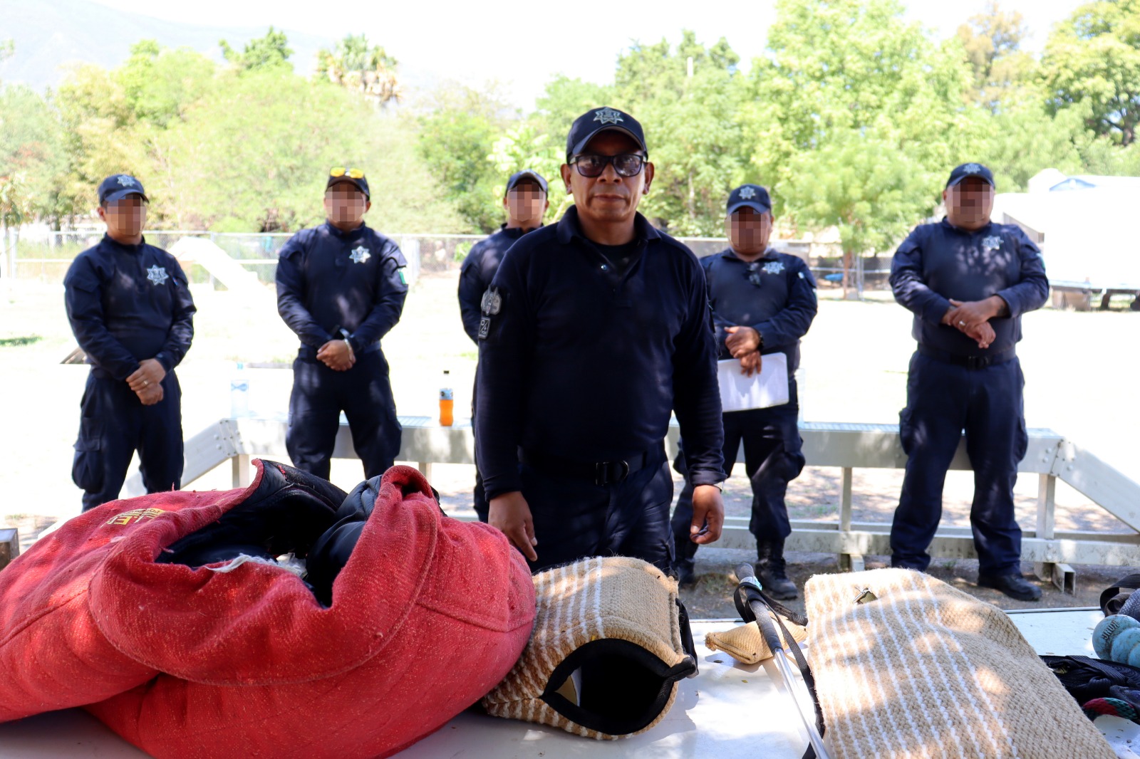 Guardia Estatal capacita a nuevos manejadores de perros de guardia y defensa