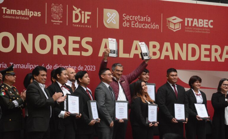 Entrega gobernador 117 mdp en becas y reconoce a los alumnos destacados de Tamaulipas