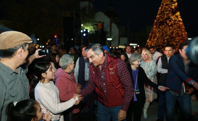 Conviven Américo y María con familias en concierto por Día de Reyes