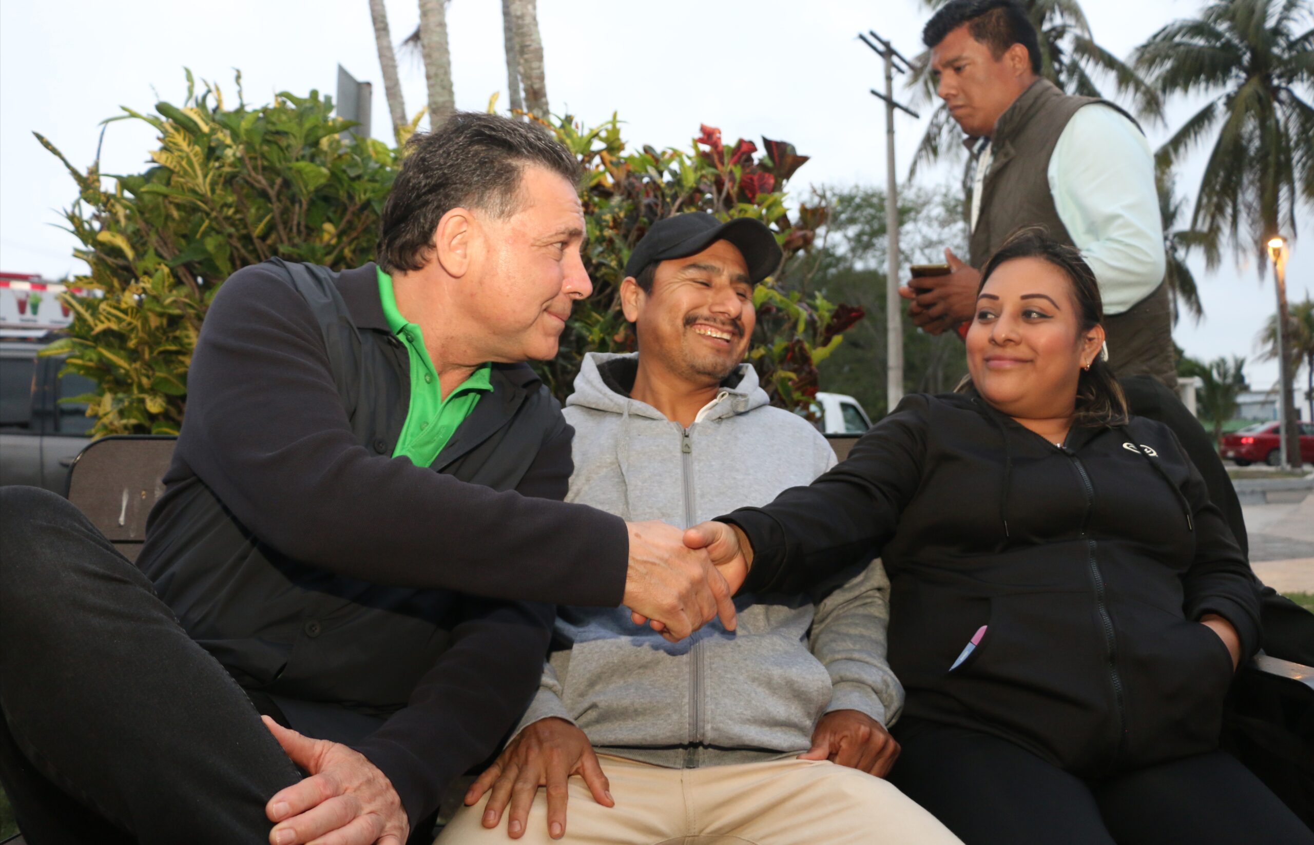 En su primer día de campaña Eugenio Hernández visita 3 municipios