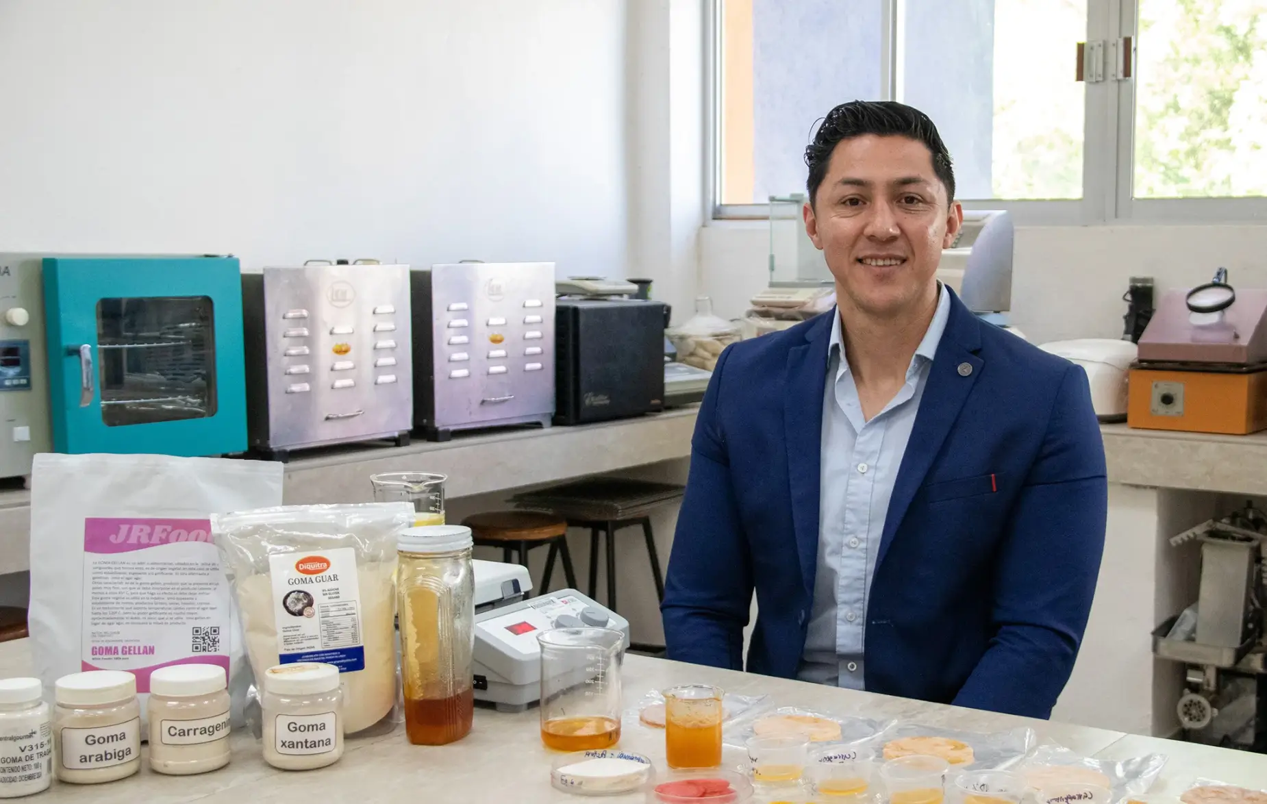 Elaboran en la UAT innovadores productos derivados de la miel de abeja