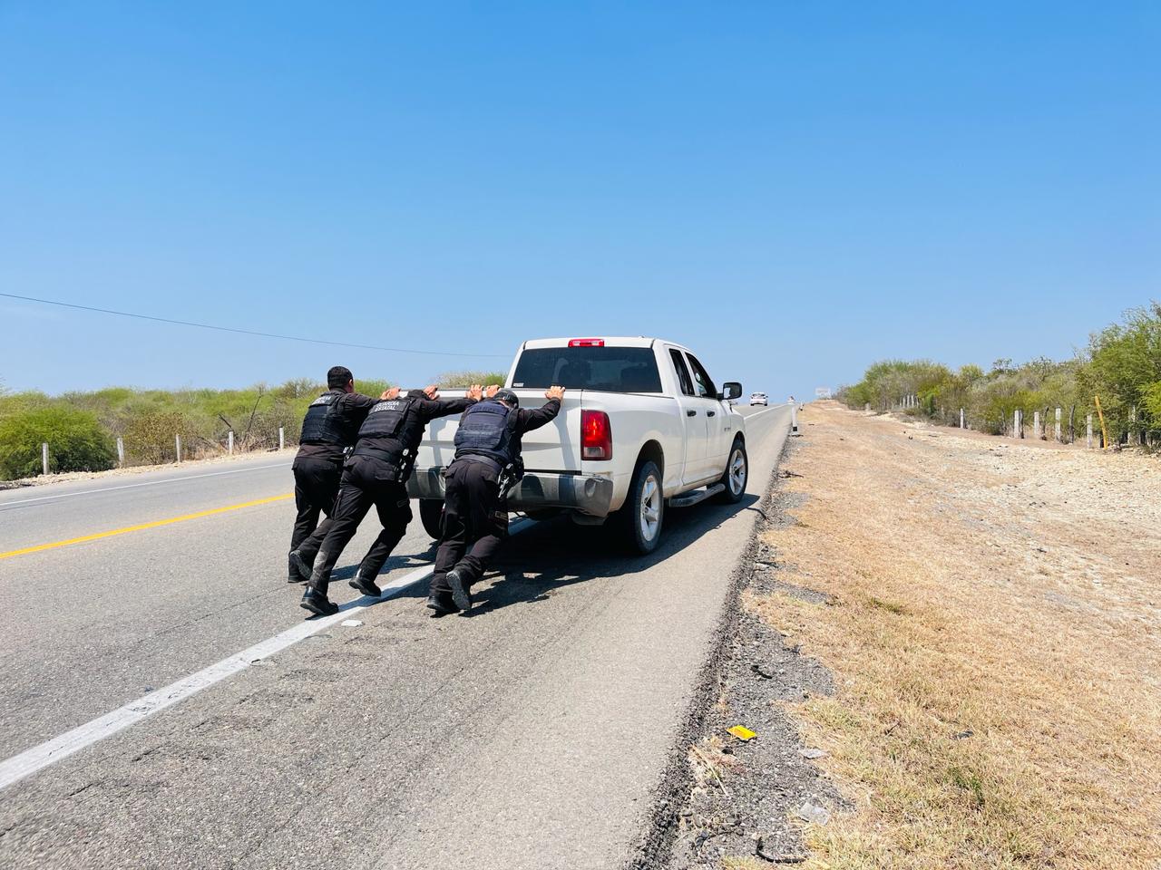 Guardia Estatal apoya a automovilistas ante fallas mecánicas