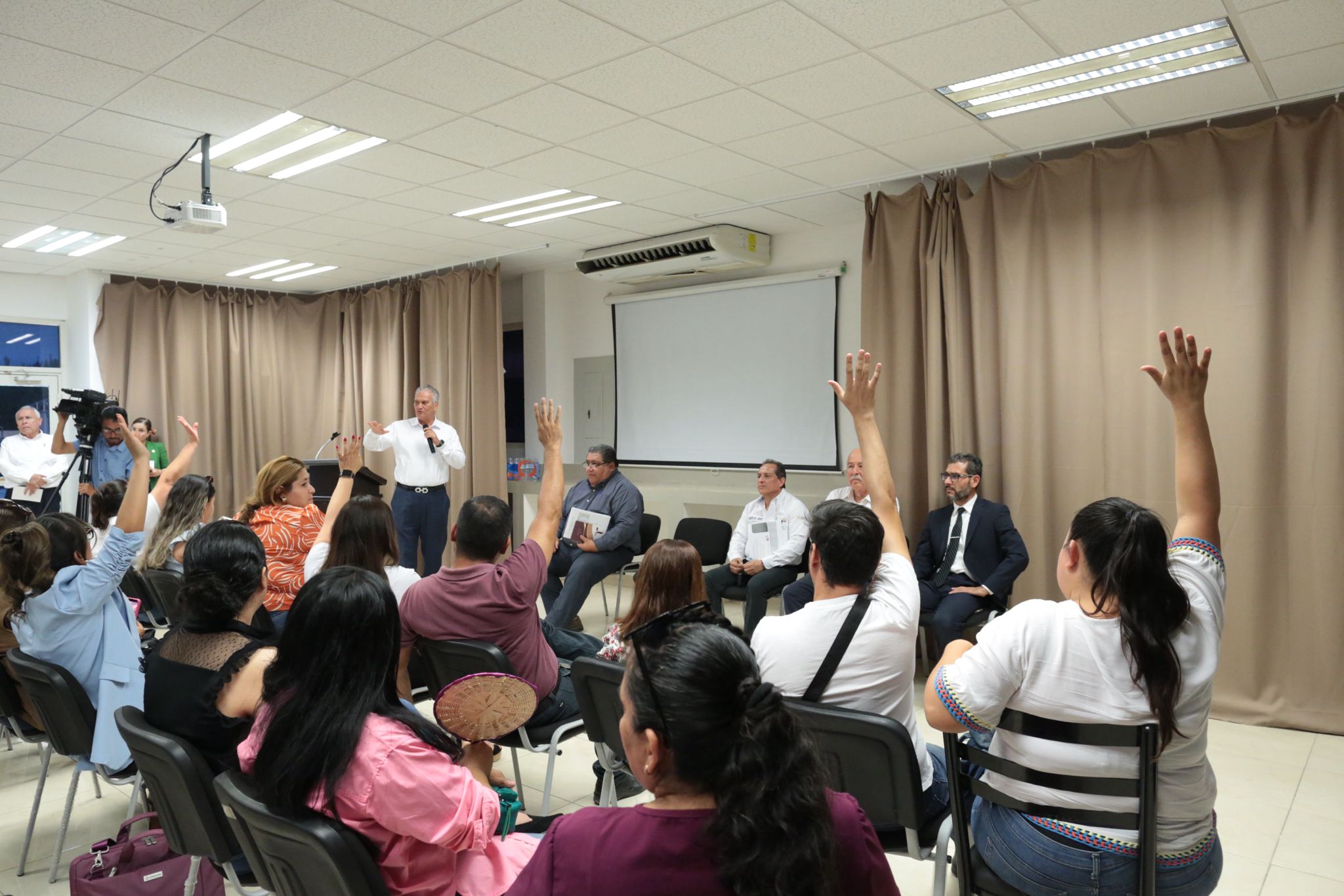 Dialogan autoridades de Salud de Tamaulipas con trabajadores sobre proceso de basificación