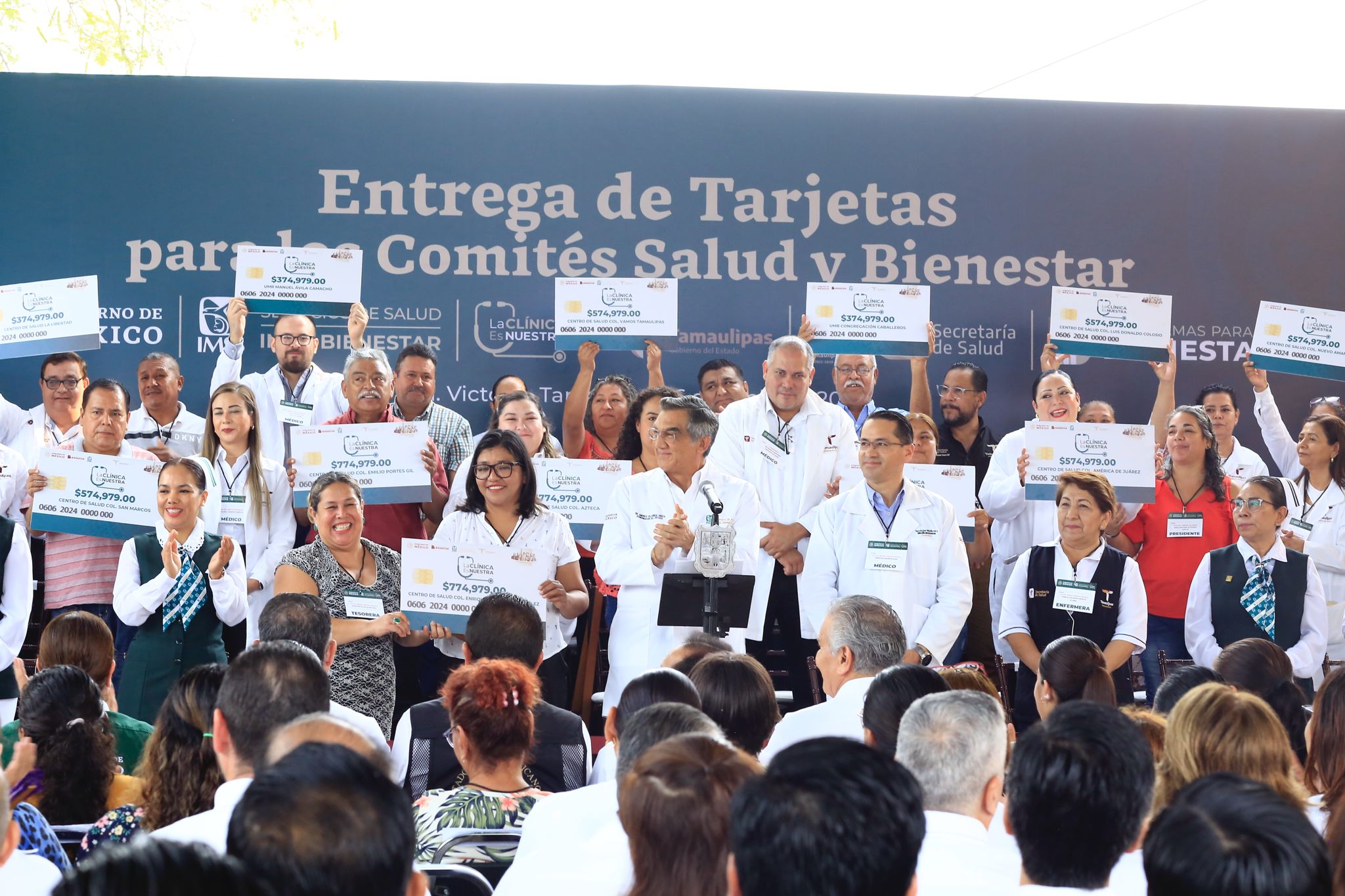 Entrega Américo tarjetas del programa “La Clínica es Nuestra”; refuerzan atención médica