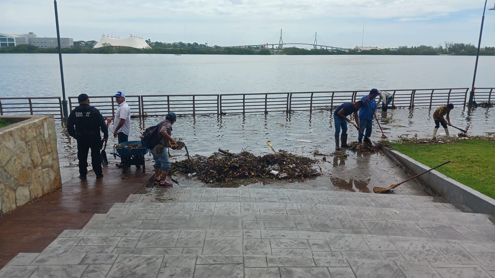 Guardia Estatal mantiene vigilancia tras desborde de Laguna del Carpintero