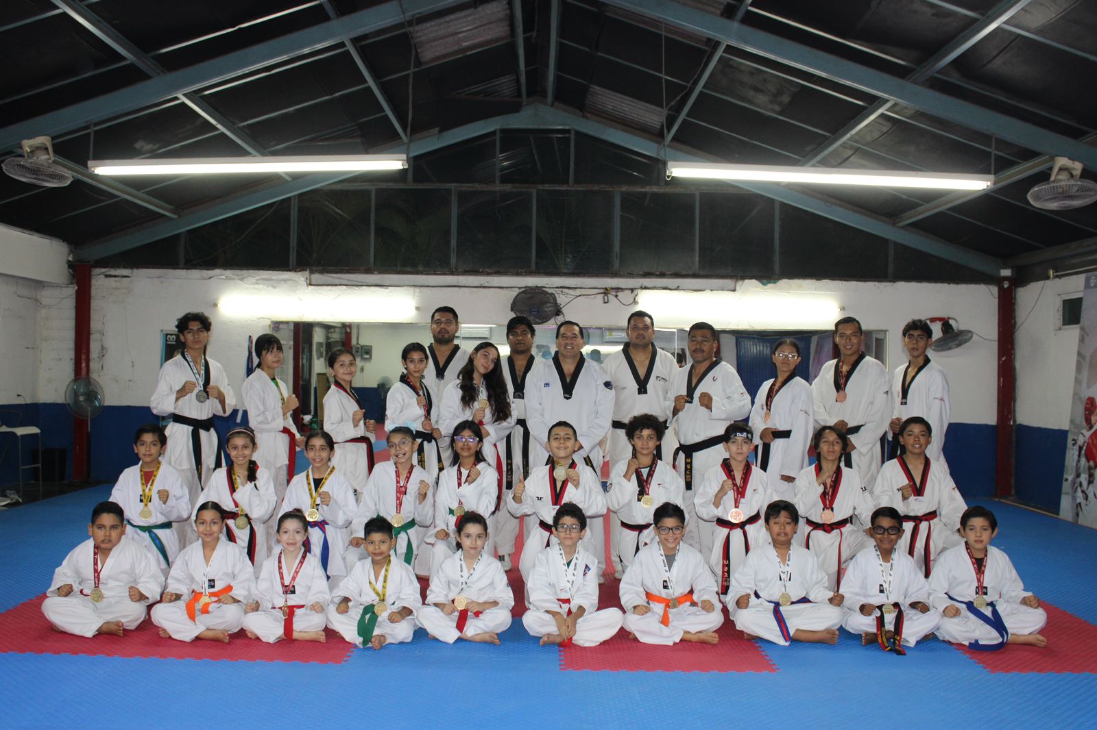 Taekwondoínes del 11 Mina destacan en Torneo G3