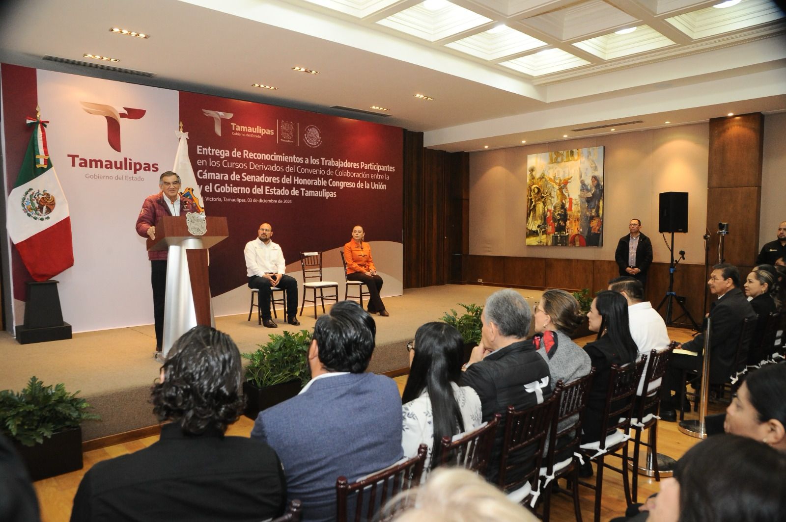 Entrega gobernador reconocimientos a servidores públicos capacitados por el Senado