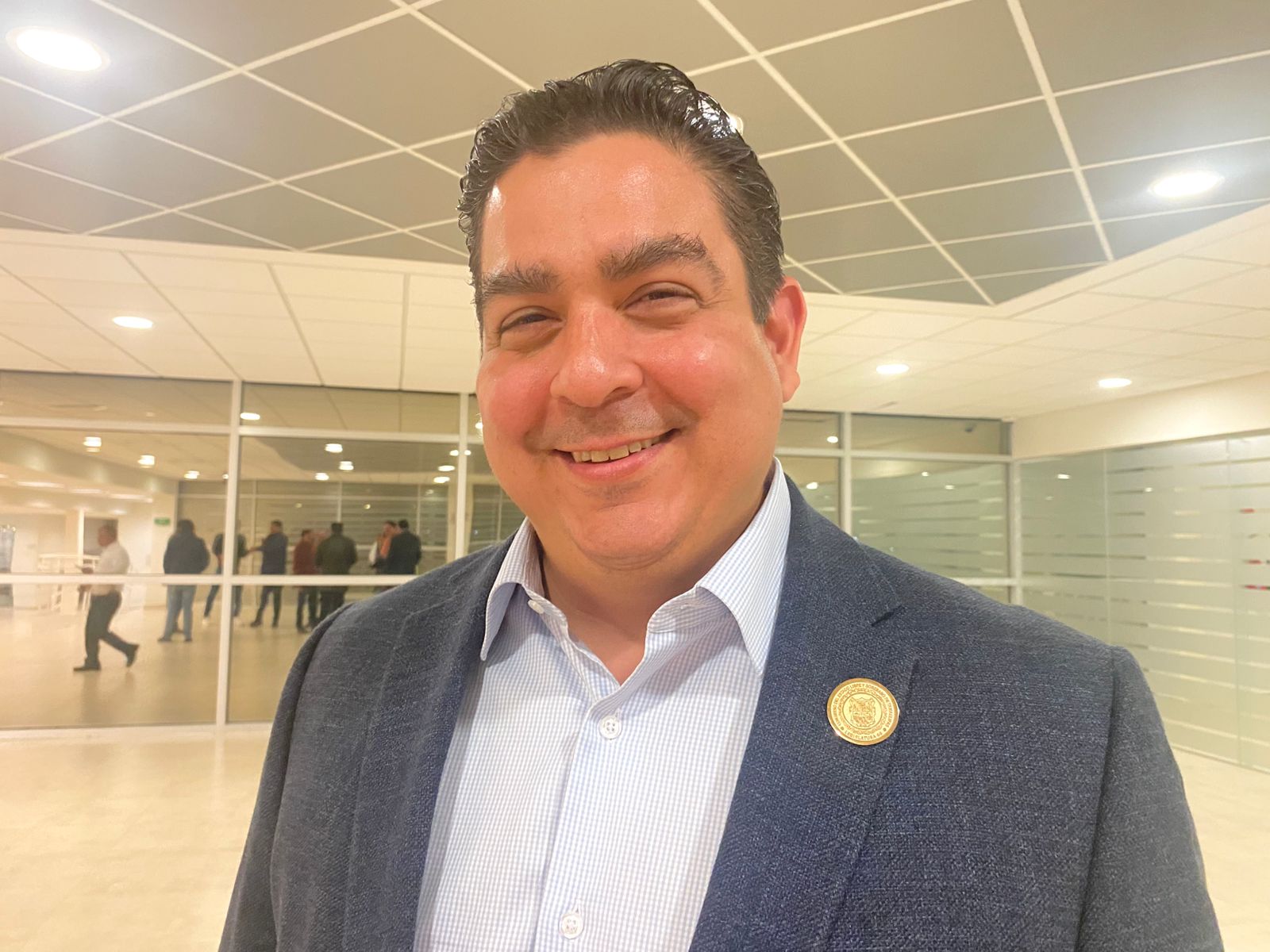 Ismael Cabeza de Vaca critica endeudamiento estatal y opacidad en proyecto de estaciones seguras