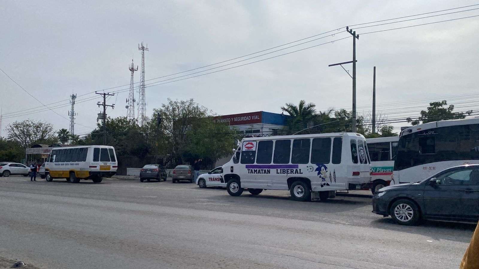Microbuseros levantan paro tras una hora en Ciudad Victoria