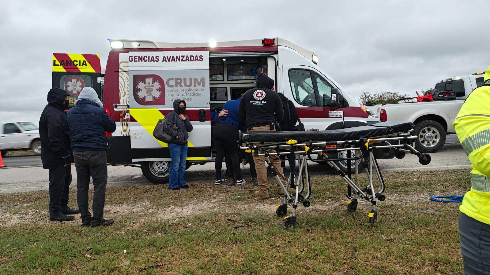Caen madre e hijo a barranco en libramiento de Ciudad Victoria