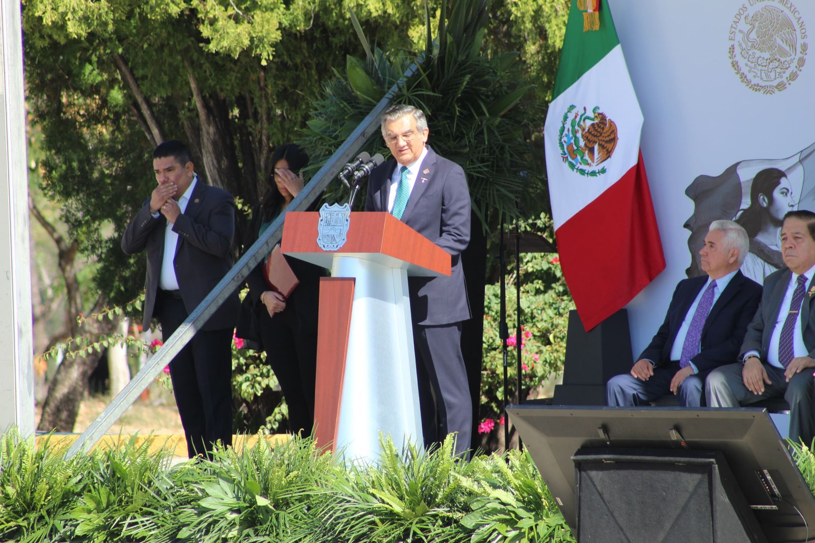 Américo Villarreal encabeza ceremonia de abanderamiento en conmemoración al Día de la Bandera