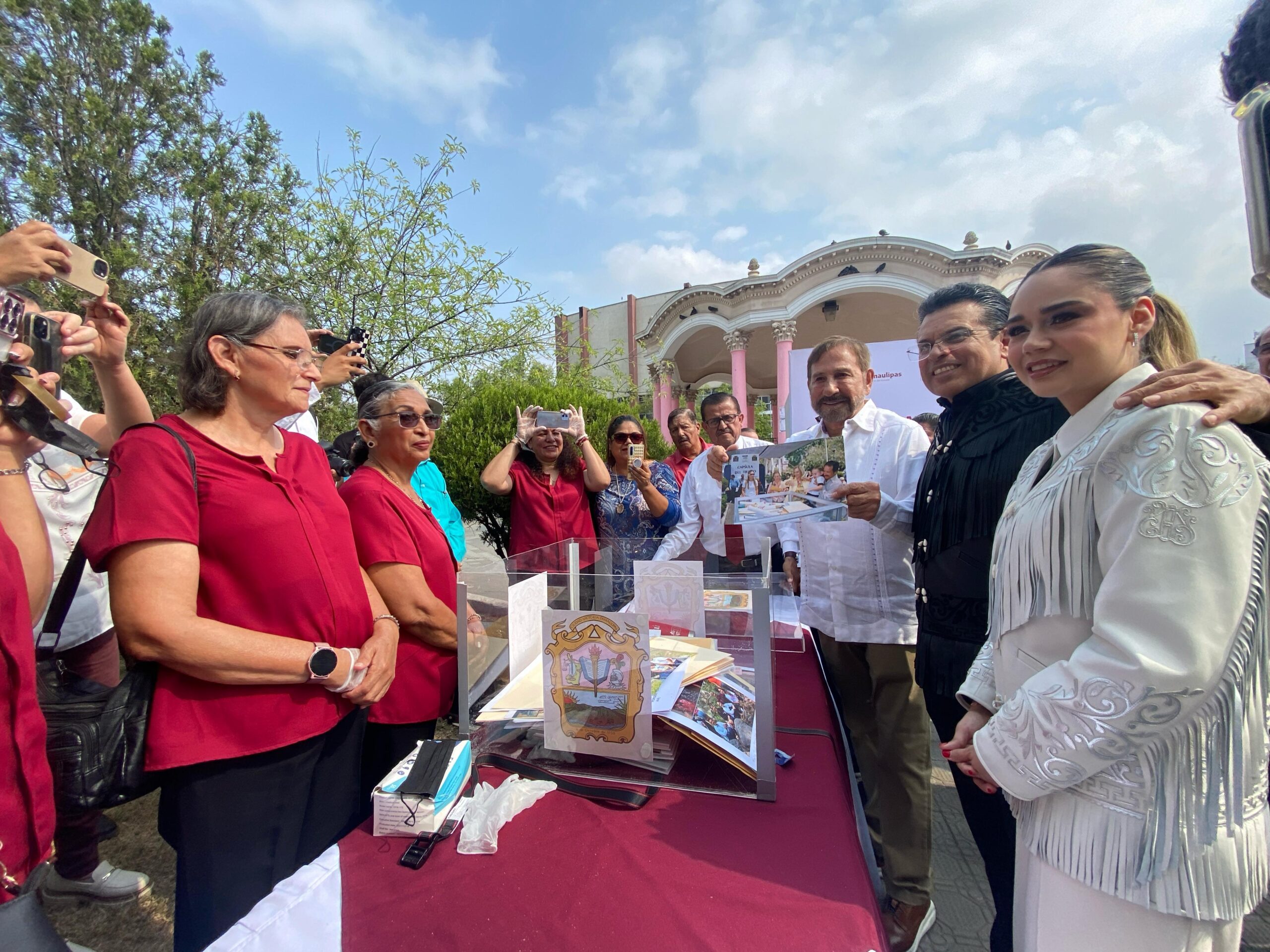 Victoria celebra su bicentenario con la apertura de una cápsula del tiempo y la siembra de legado para el 2050