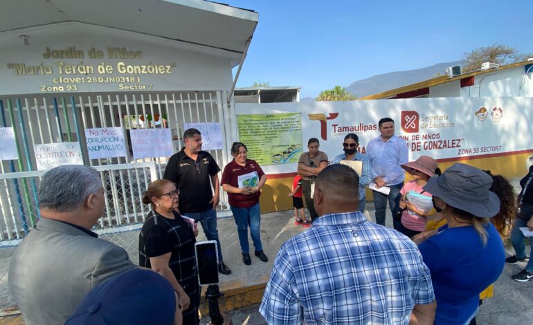 Padres de familia toman Jardín de Niños en Las Flores; exigen destitución de la directora