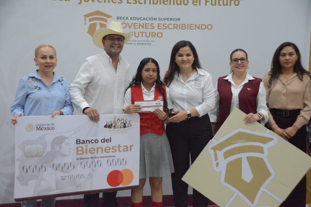 Entrega de Tarjetas del Banco del Bienestar – Beca “Jóvenes Escribiendo el Futuro”