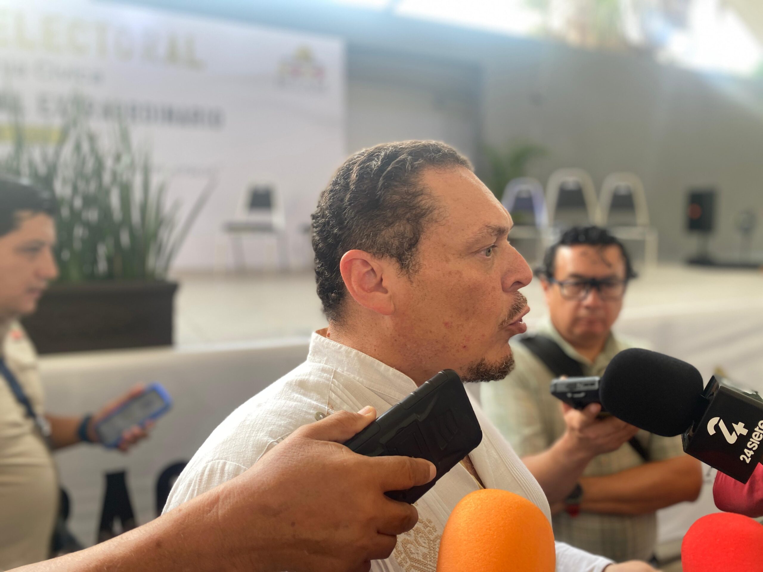 INE exhorta a ejercer el voto con libertad y advierte sobre uso indebido de “acordeones”