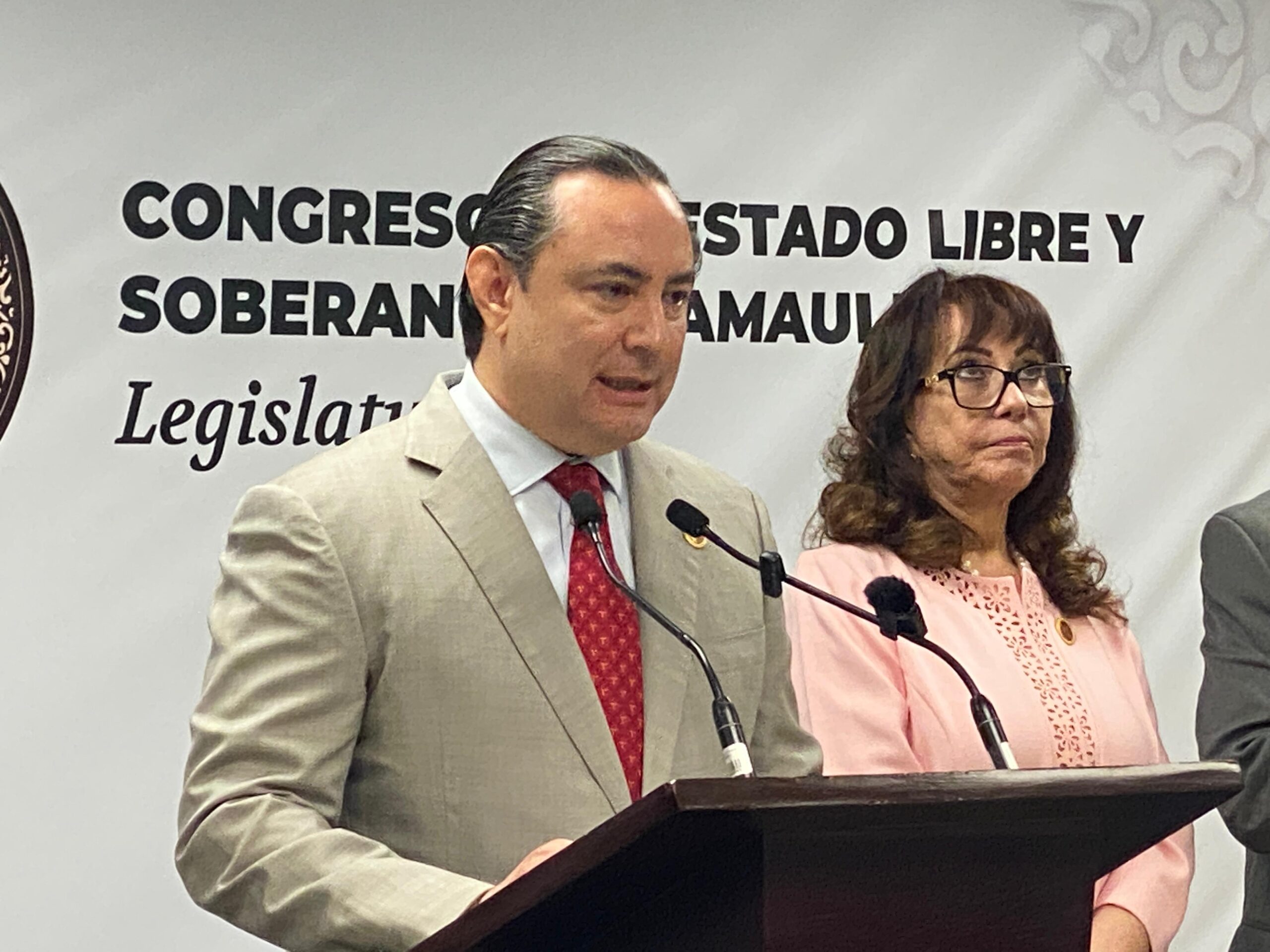 Diputado Sergio Ojeda defiende a migrantes y anuncia iniciativa para apoyar a artesanos migrantes