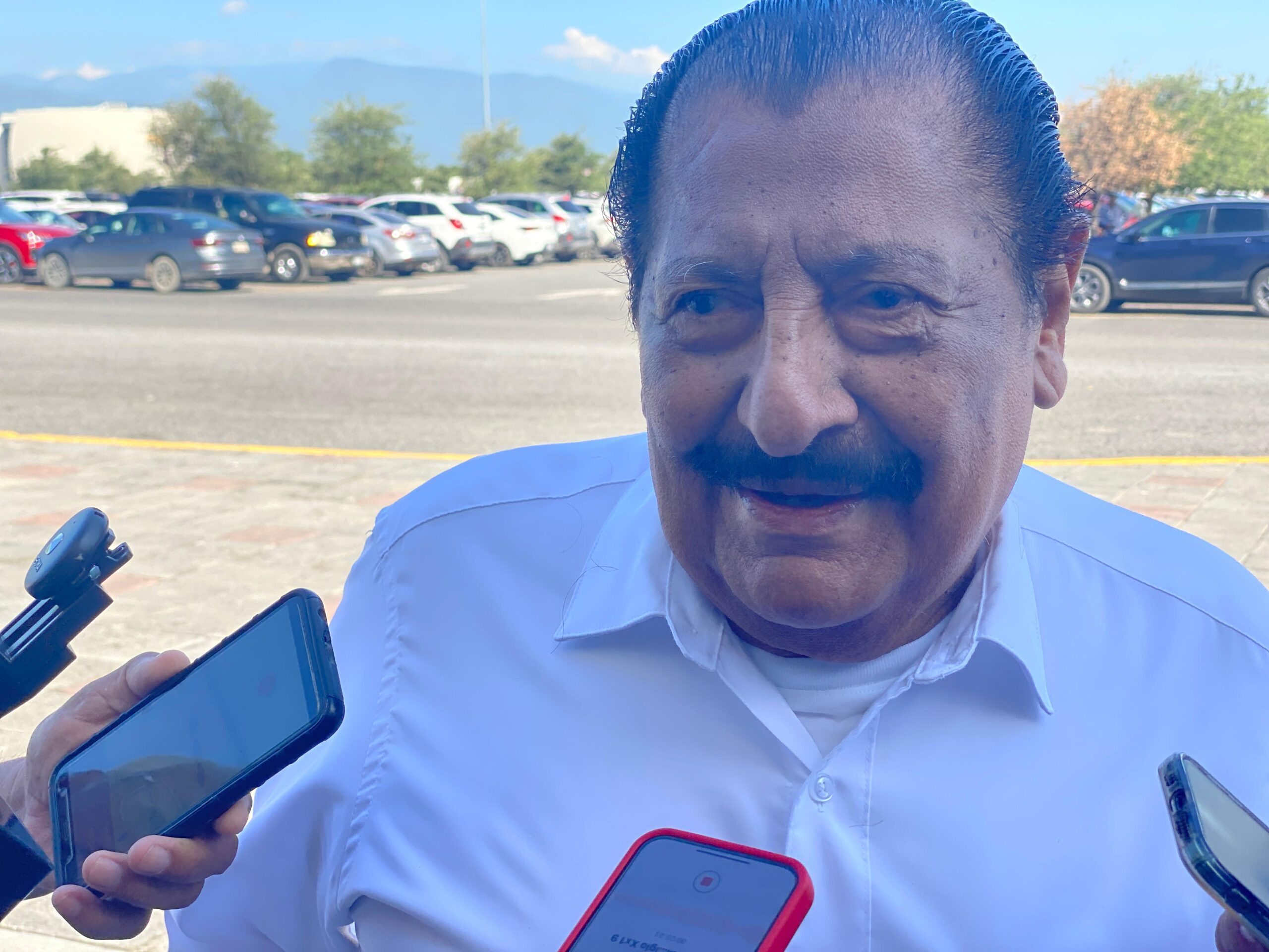 Avanza entrega de plazas y reconocimientos para docentes: Arnulfo Rodríguez Treviño