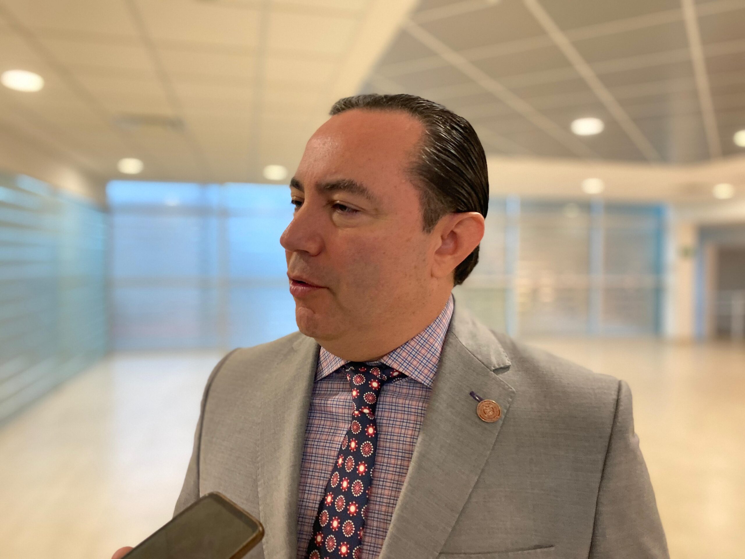 Llama diputado Sergio Ojeda a municipios grandes a migrar hacia energías limpias y reducir gasto en electricidad