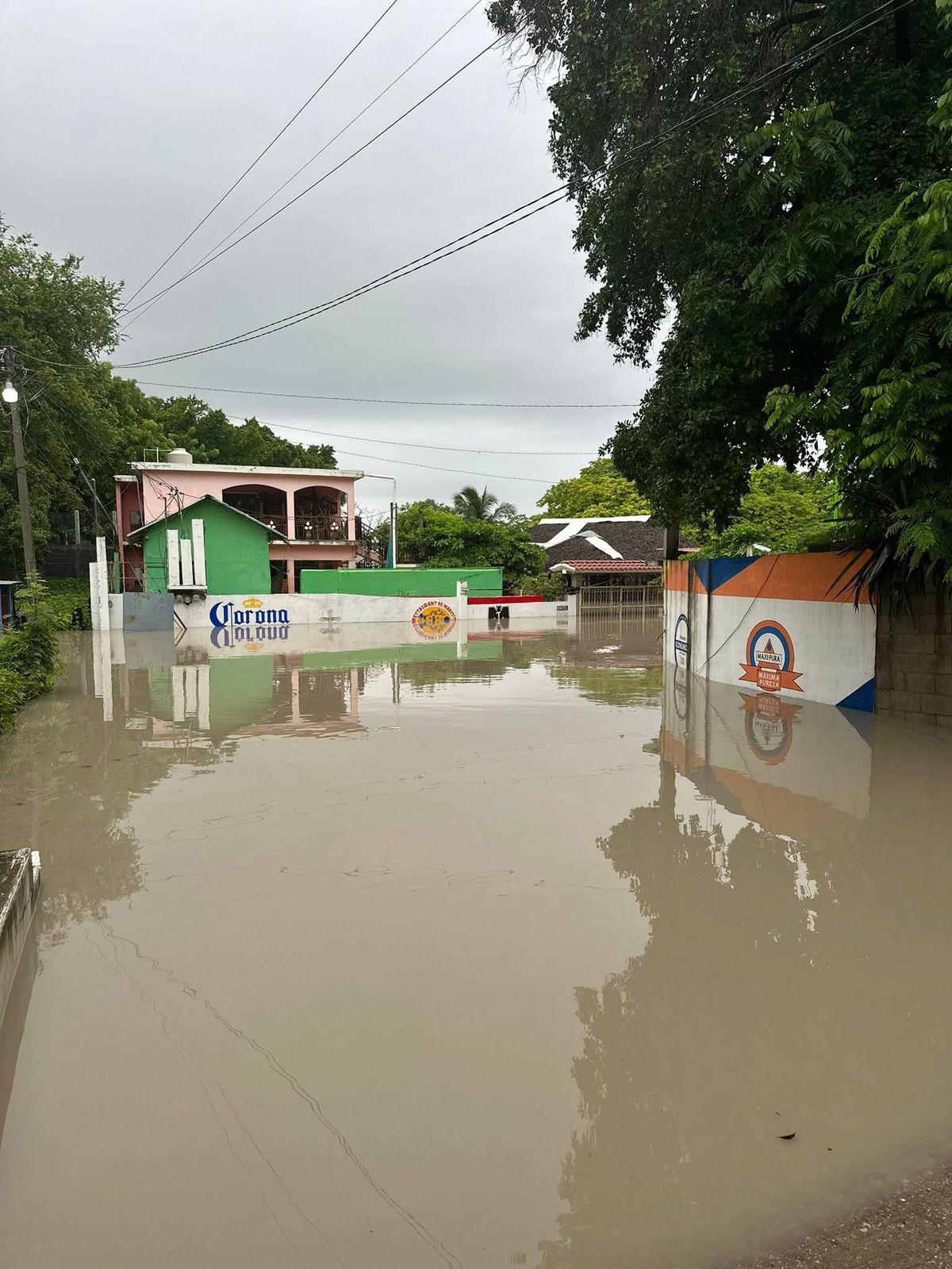 Xicoténcatl en emergencia: pide alcaldesa apoyo aéreo para rescatar a familia incomunicada