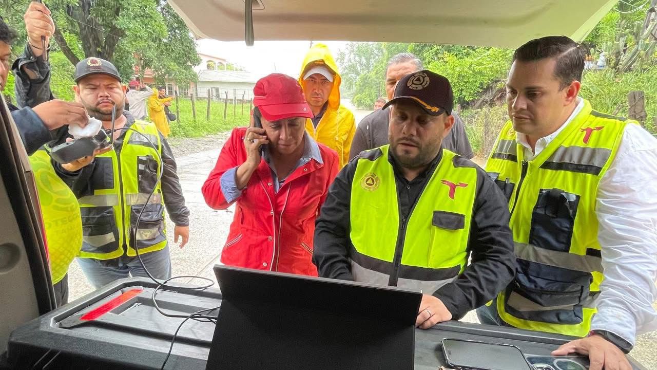 Activan operativo de rescate en Xicoténcatl por familia aislada tras intensas lluvias
