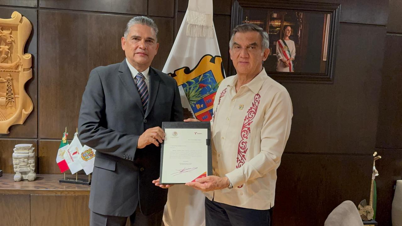 Entrega gobernador nombramiento a nuevo secretario de Seguridad de Tamaulipas