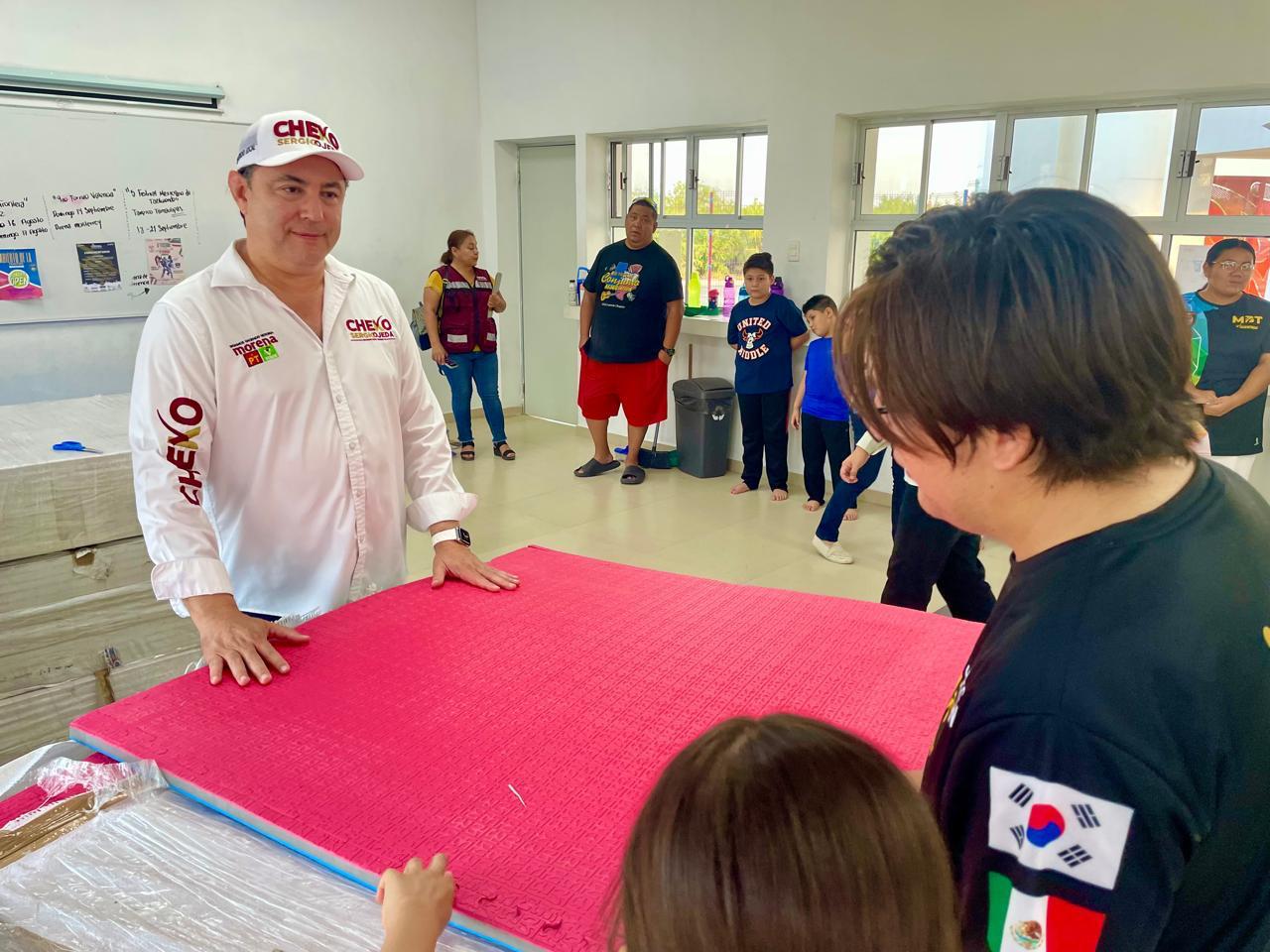 Cumple “Cheko” Ojeda con comunidad de Taekwondo; entrega tatami profesional al Centro de Bienestar de Los Presidentes