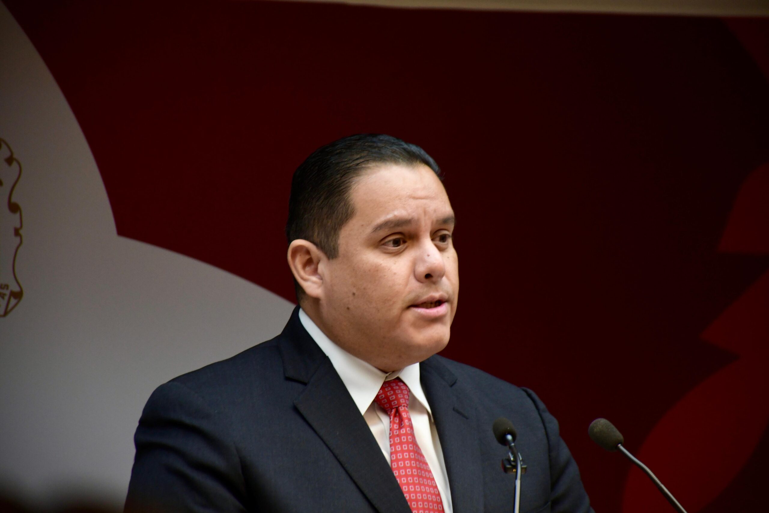 Investigan presunta red de corrupción en Salud; involucran a Cabeza de Vaca y exsecretaria Gloria Molina