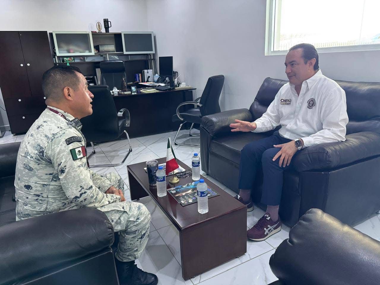 Sostiene “Cheko” Ojeda reunión con titular de la Aduana en Nuevo Laredo