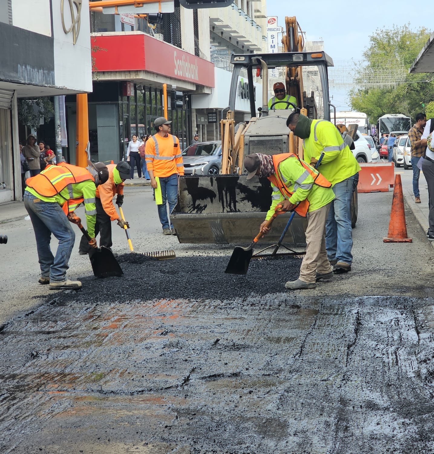 Plan emergente de bacheo registra avance del 75%; atienden el centro y seguirán las colonias