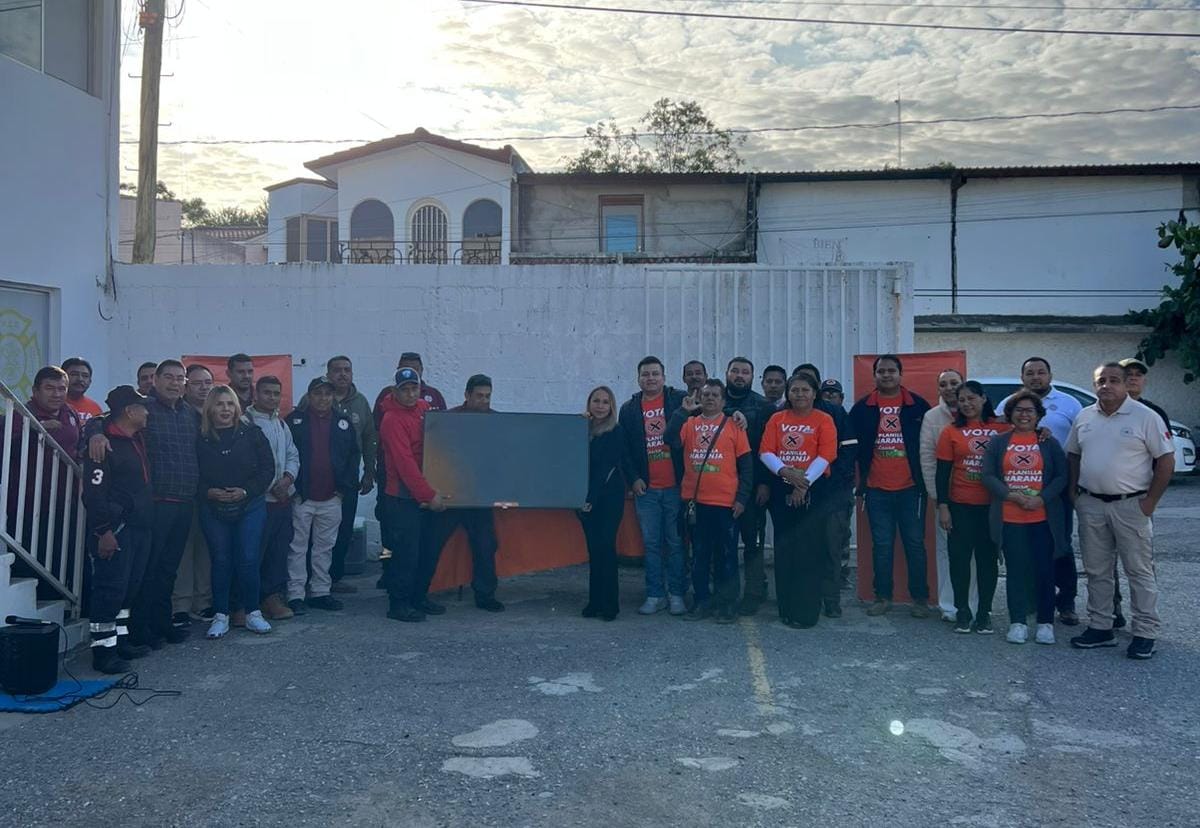 Visita Laura Limón al departamento de Bomberos