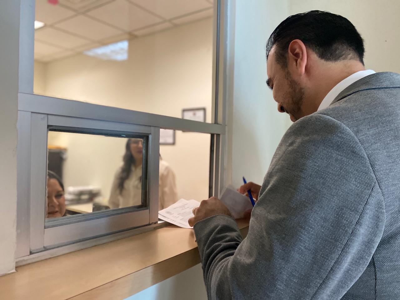 Willy Zuñiga Castillo se registra como aspirante a Fiscal General