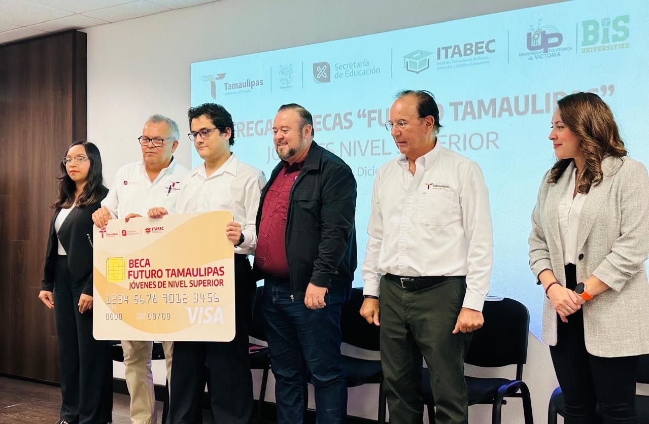 Fortalece ITABEC el talento universitario con 456 becas en la UPV