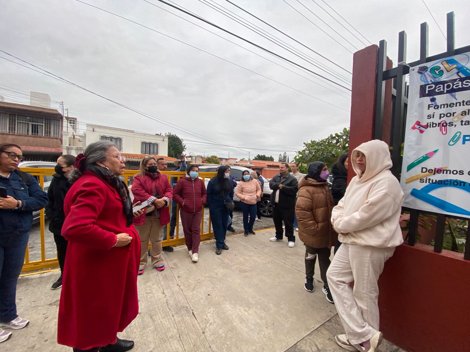 Padres cierran la primaria Club de Leones ante falta de maestros y directivo
