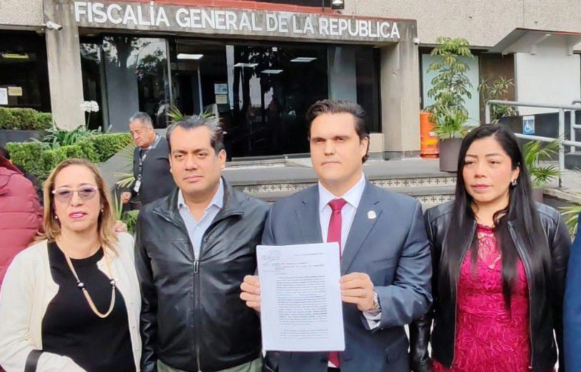 Presentan nueva denuncia contra Cabeza de Vaca ante la FGR por presunto huachicoleo fiscal