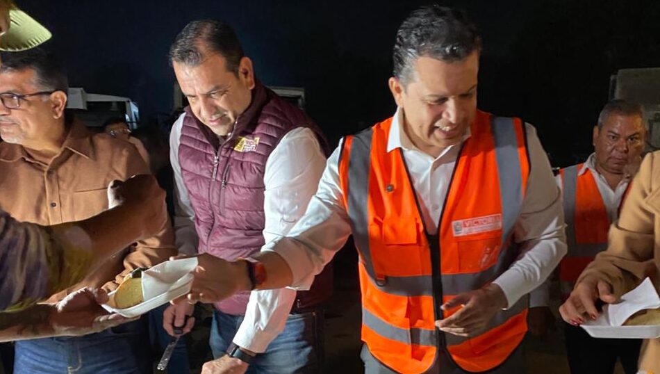 Alcalde Eduardo Gattas comparte Rosca de Reyes con trabajadores de Limpieza Pública