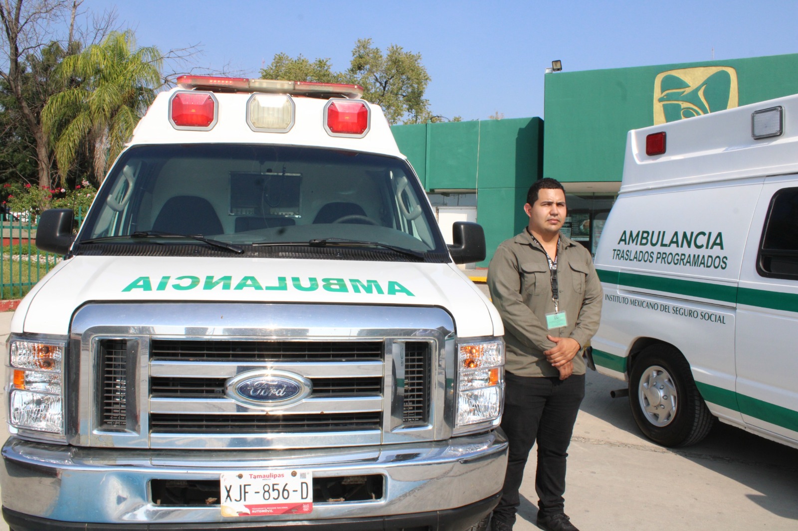 Fortalece IMSS Tamaulipas parque vehicular con entrega de siete ambulancias