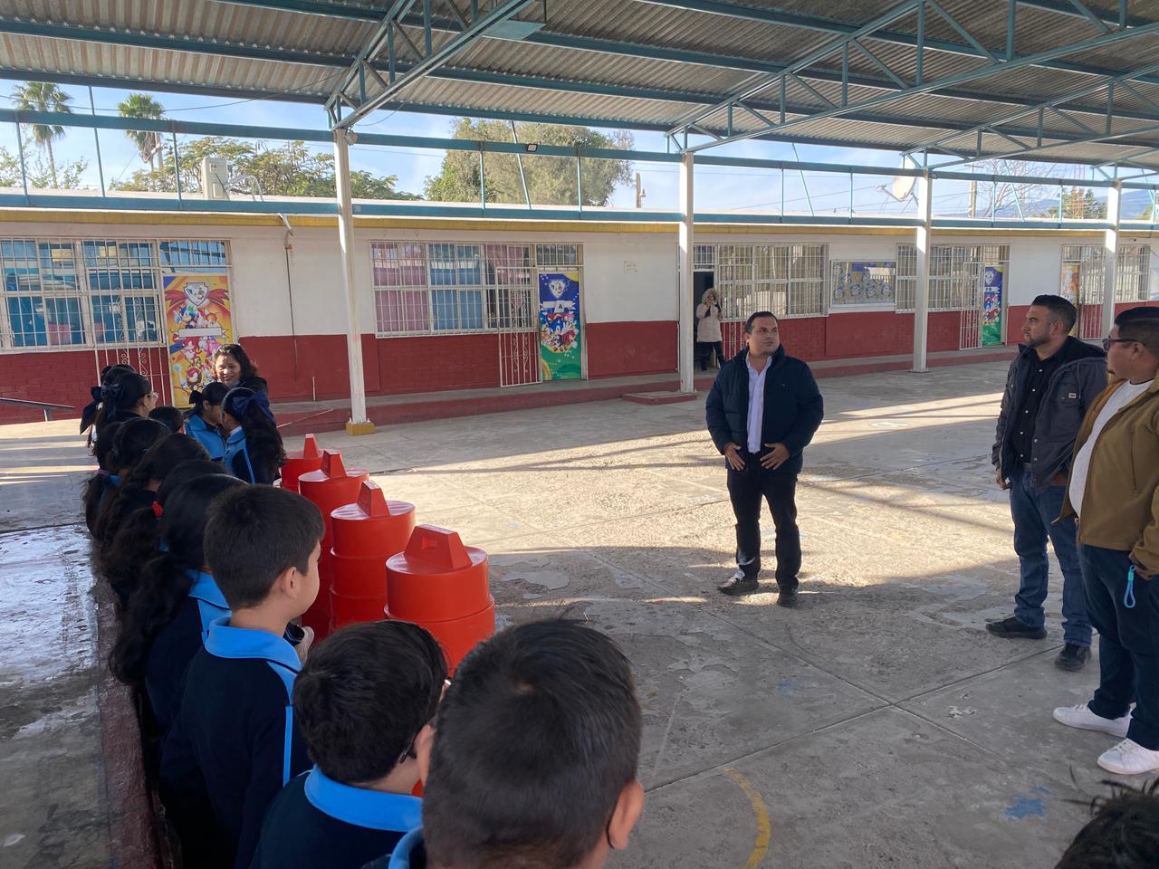 Juanjo Salazar refrenda apoyo social y educativo en escuela ubicada en zona de alta marginación en Ciudad Victoria