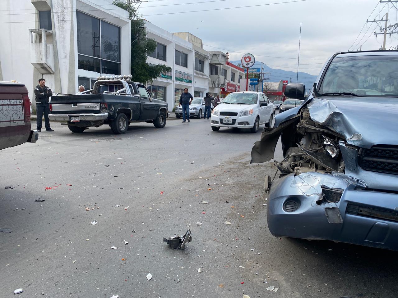 Adulto mayor resulta involucrado en choque tras omitir señalamiento vial en Ciudad Victoria