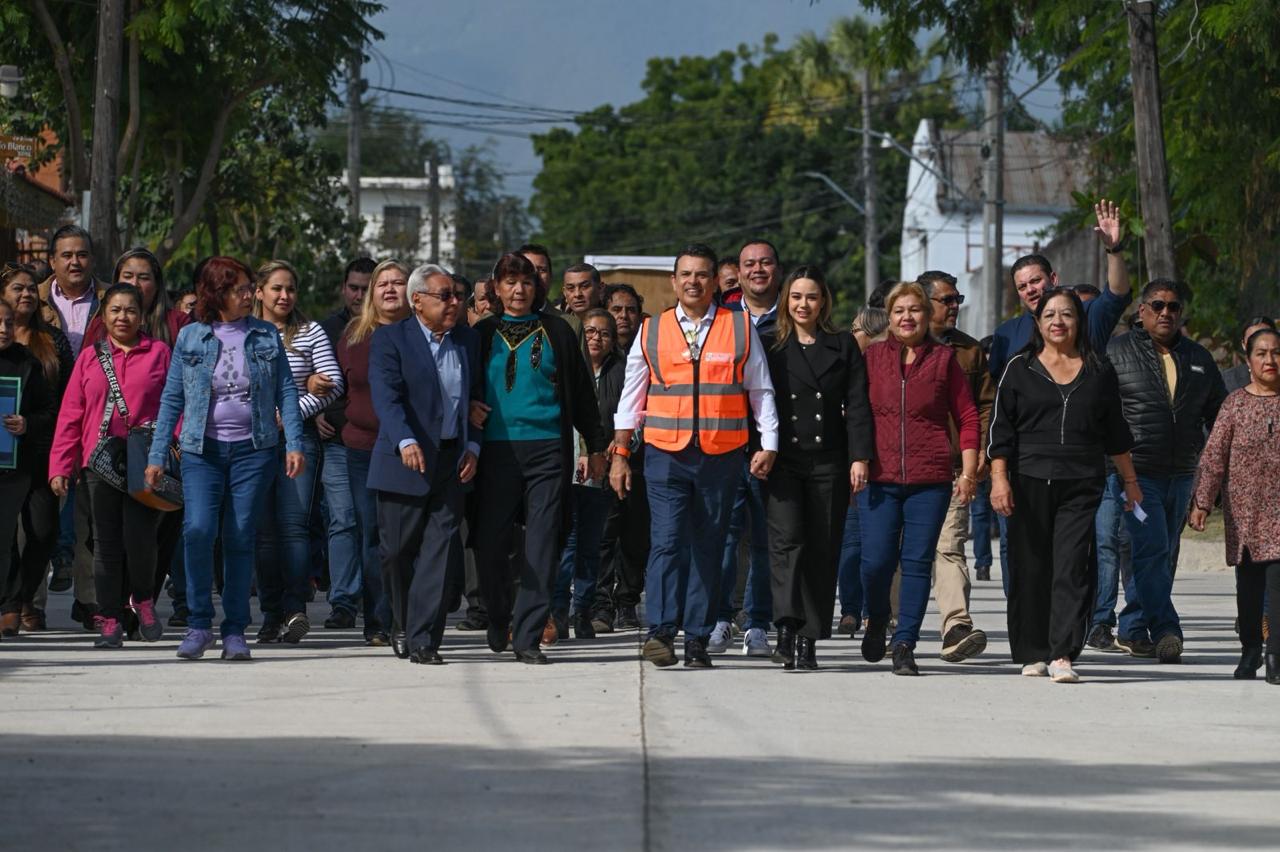Arranca Eduardo Gattas obra de pavimentación hidráulica en la calle Abasolo