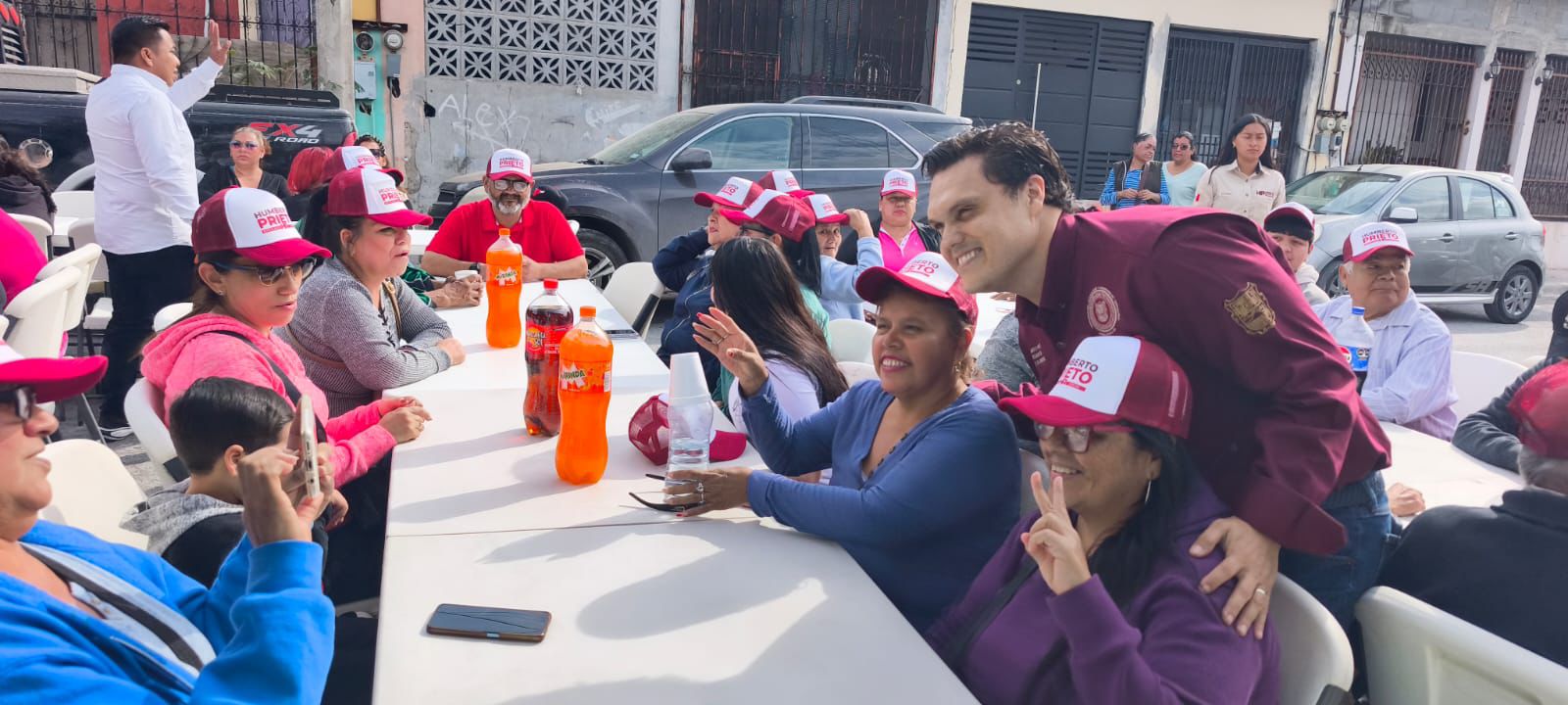 Convive diputado, Presidente Humberto Prieto Herrera, con familia de Reynosa.