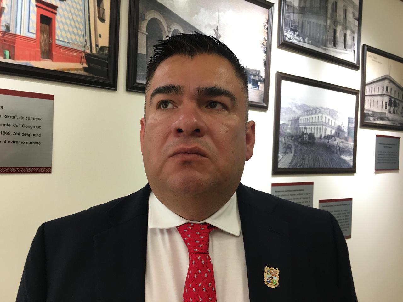 Isidro Vargas advierte que “dobletear” plazas en el mismo horario es acto de corrupción