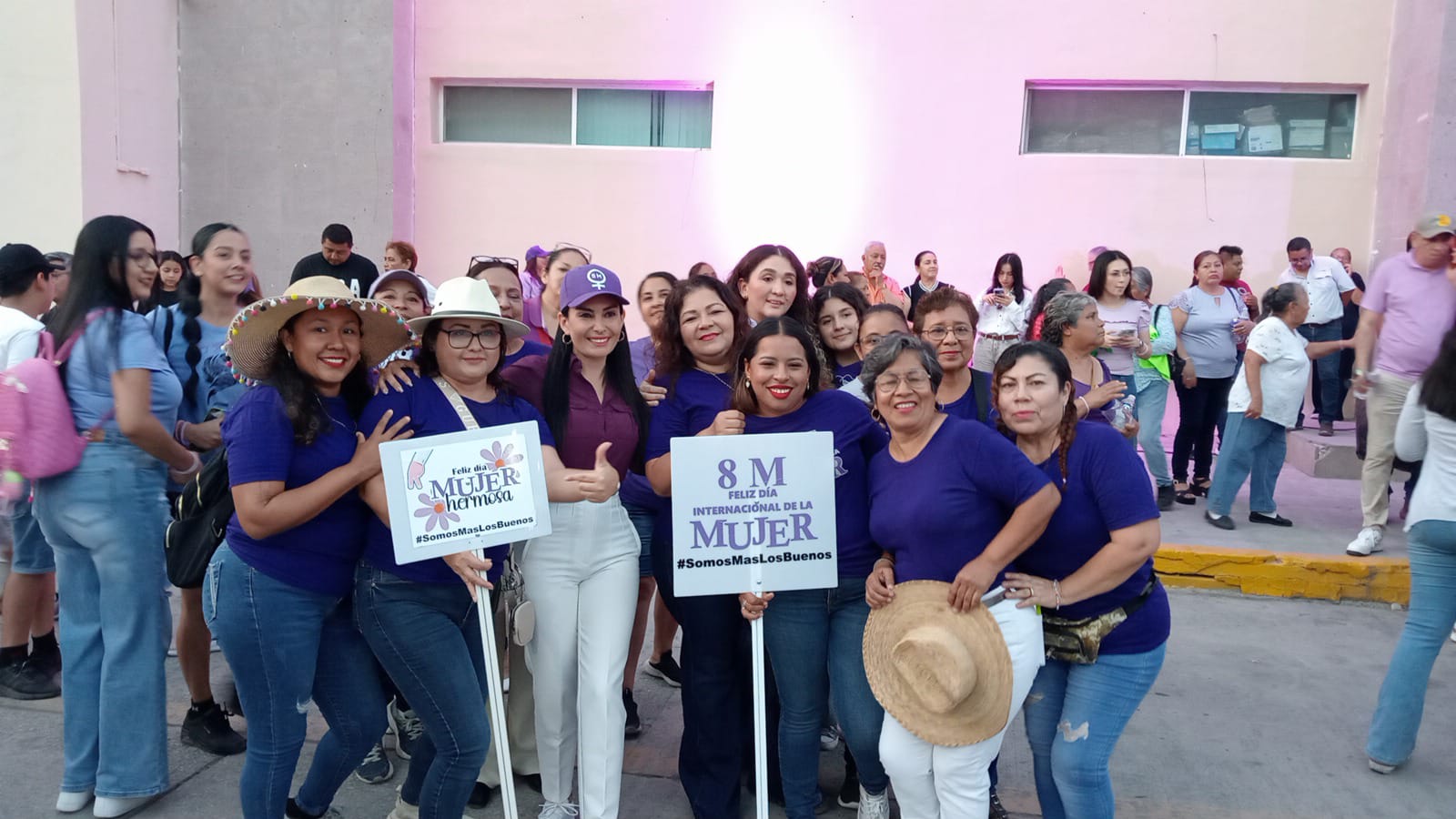 Astrid Sontoya Müller participa en marcha simbólica por el Día Internacional de la Mujer