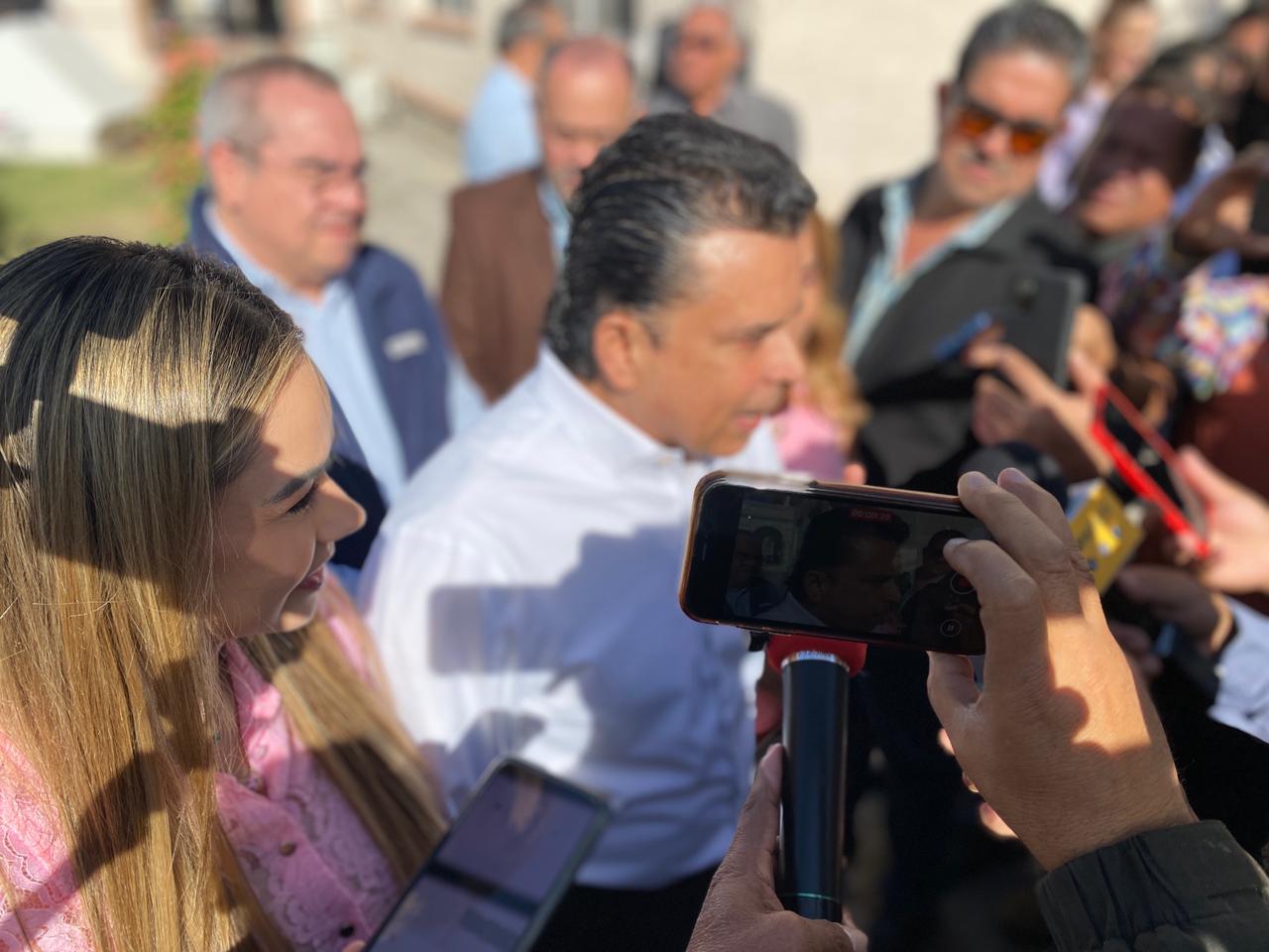 Gattás presume primer lugar en encuestas