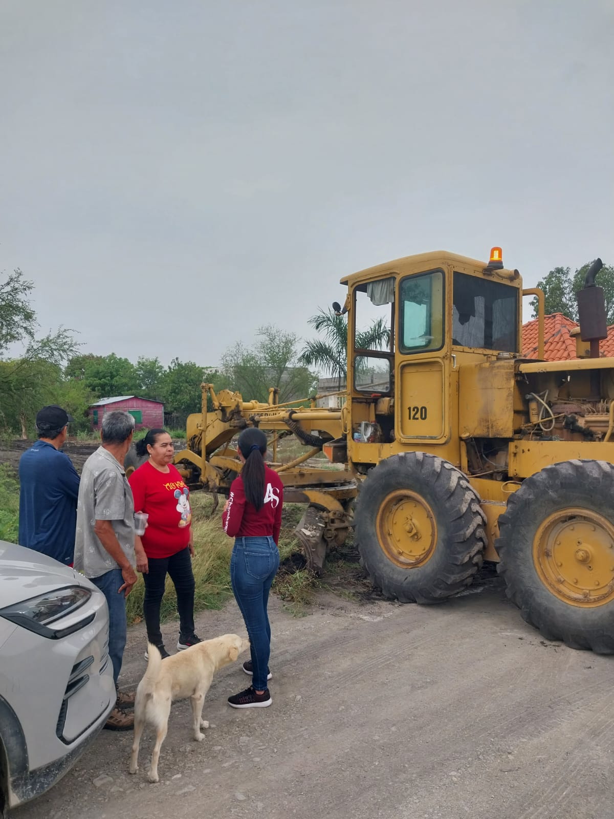 Atienden petición ciudadana con rehabilitación de camino en Arboledas Astrid Sontoya Muller.