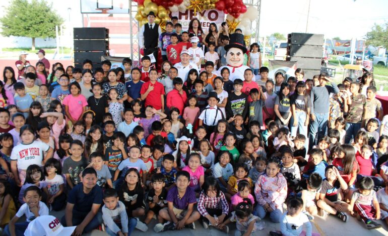 «Cheko» Ojeda lleva alegría, sonrisas y magia a la niñez de Nuevo Laredo