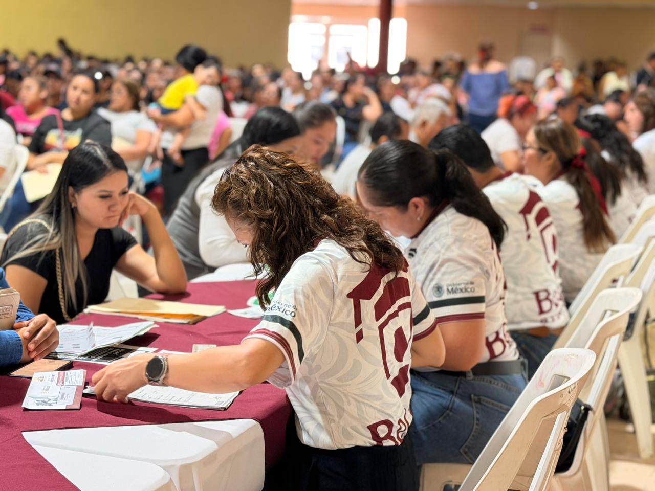 ARRANCA LA ENTREGA DE TARJETAS BECA DE APOYO DE UNIFORMES Y ÚTILES “RITA CETINA” PRIMARIA, QUE OTORGA EL GOBIERNO DE MÉXICO