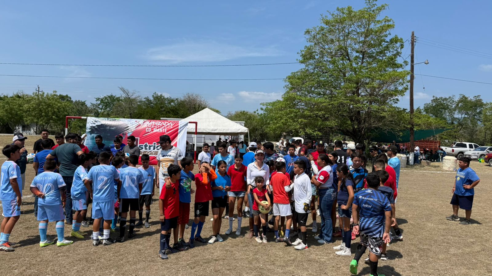 La Regidora Astrid Sontoya Muller Lleva Diversión Sana y Deporte a El Triunfo 2.
